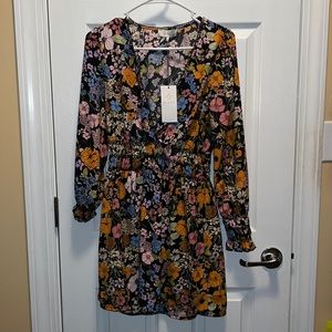 Cutest BOHO floral patterned dress! Flattering cut!! BNWT!